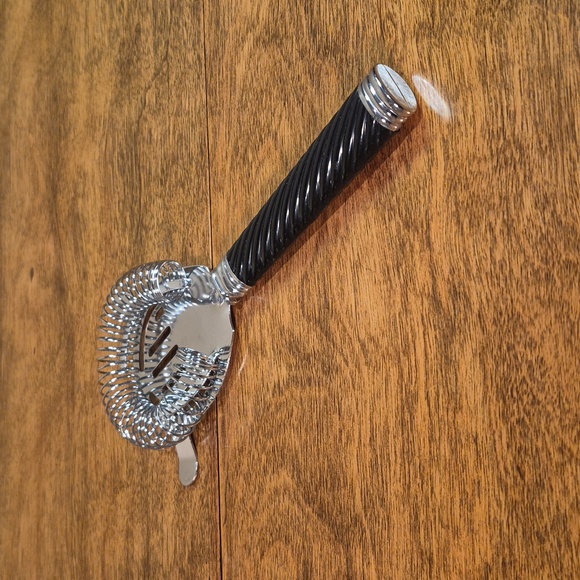 ONEIDA Stainless Steel 5 Piece Bar Se Tools with Black Handles & Plexiglass Case - Picture 9 of 16